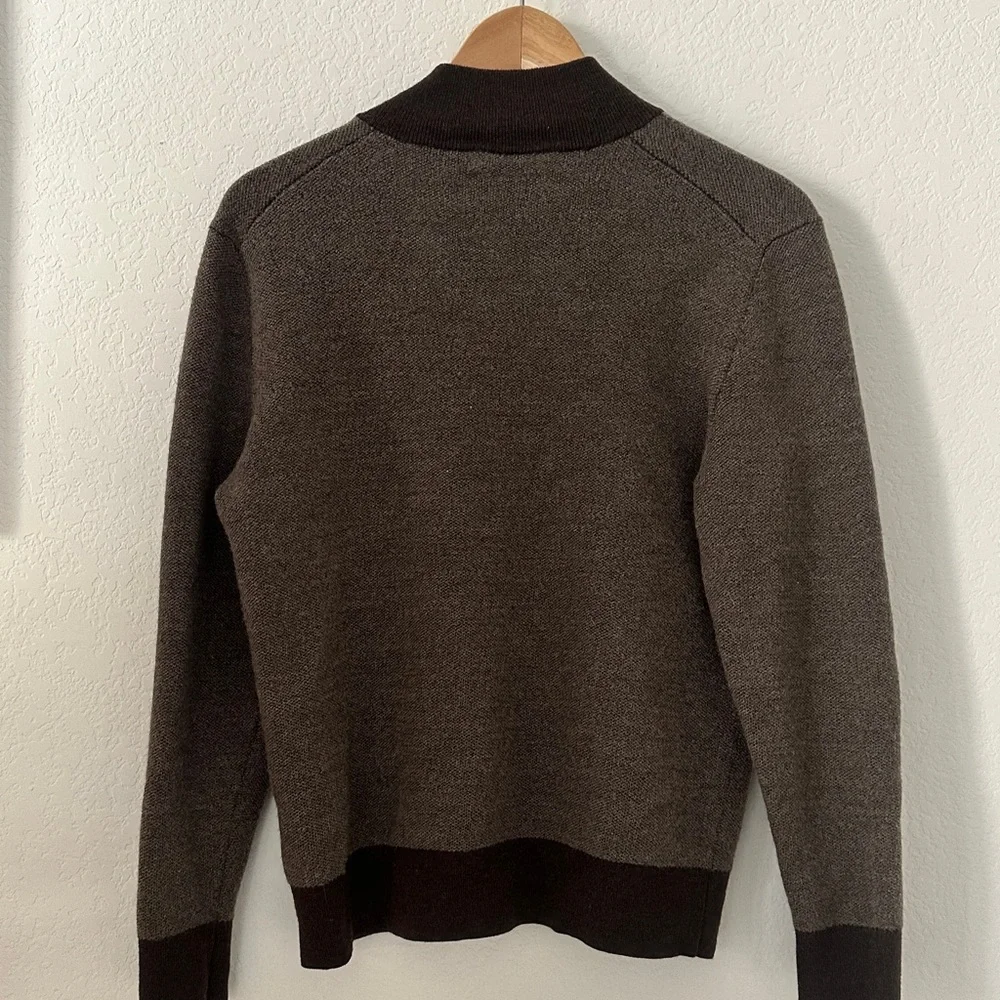 UNTUCKit 100% Extrafine Merino Wool Henley Sweater Size L — Dark Brown/Charcoal